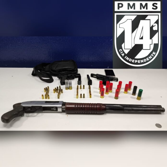 PM de Mundo Novo apreende armas, munições e veículo
