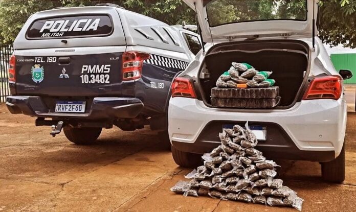 PM em Eldorado prende indivíduo com carro furtado e apreende PM em Eldorado prende indivíduo com carro furtado e apreende drogas