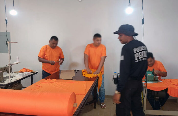Padronização de uniformes no Presídio de Trânsito promove segurança e Padronização de uniformes no Presídio de Trânsito promove segurança e gera oportunidade de trabalho para internos