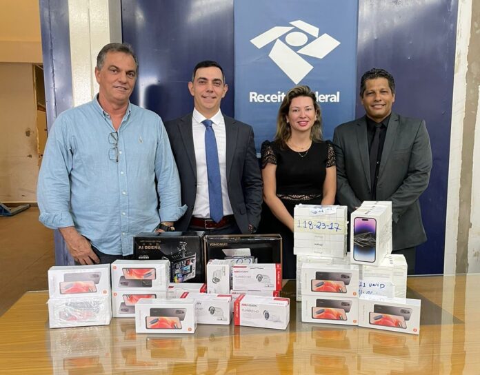 Para auxiliar nos trabalhos investigativos, Receita Federal doa equipamentos para Para auxiliar nos trabalhos investigativos, Receita Federal doa equipamentos para a Polícia Civil