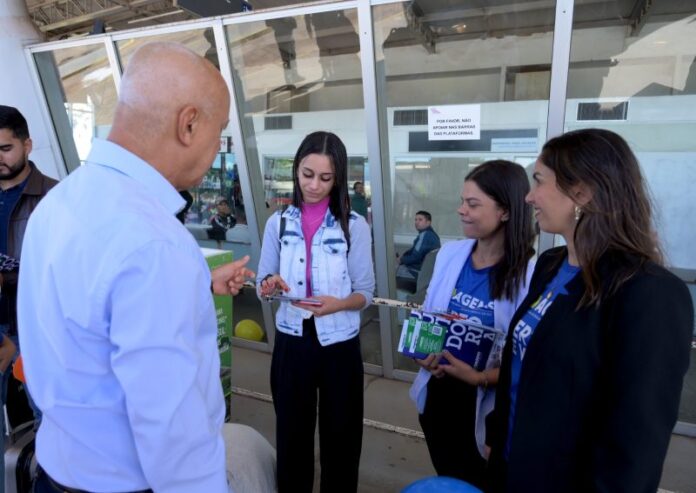 Perto do usuário: AGEMS leva informações e atendimento ao passageiro na rodoviária de Campo Grande