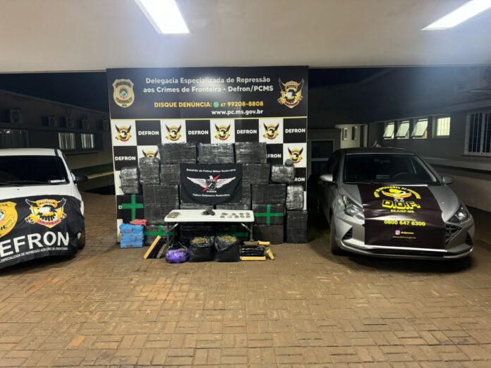 Polícia Civil apreende mais de meia tonelada de drogas e Polícia Civil apreende mais de meia tonelada de drogas e prende cinco pessoas em Amambaí