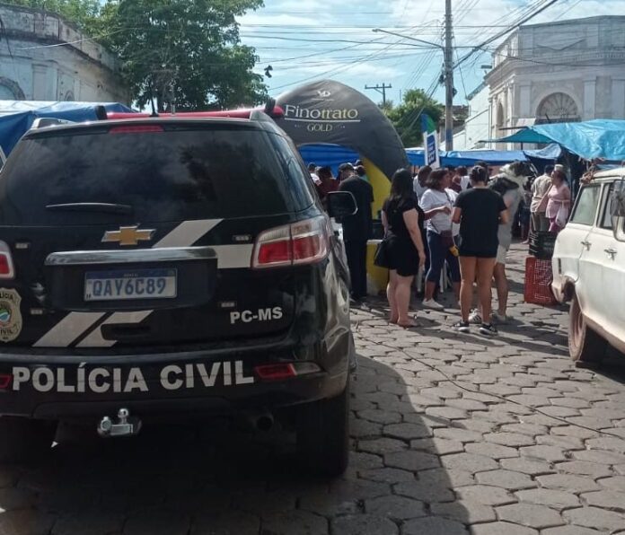 Polícia Civil participa de blitz educativa em Corumbá, para conscientização Polícia Civil participa de blitz educativa em Corumbá, para conscientização sobre o crime de crueldade contra os animais