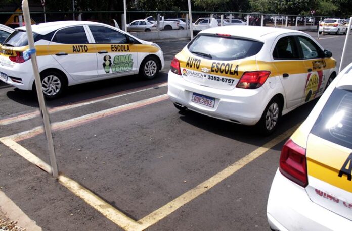 Prazos prorrogados pelo Contran acumularam mais de 68 mil processos Prazos prorrogados pelo Contran acumularam mais de 68 mil processos de CNH que devem ser concluídos até dezembro