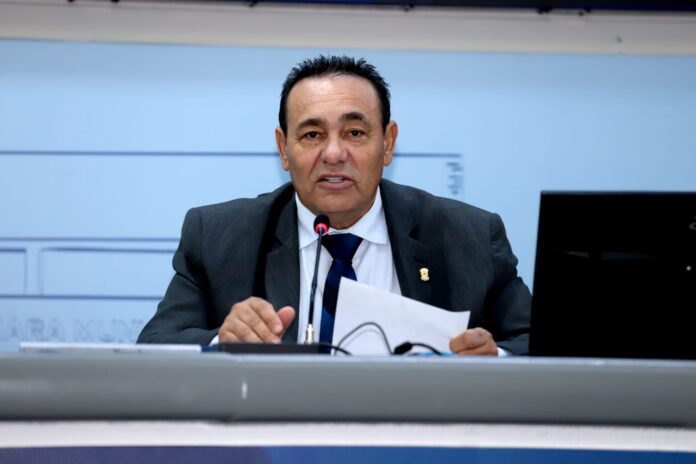 Vereador Carlão destina R$ 300 Mil em emendas do FIS Vereador Carlão destina R$ 300 Mil em emendas do FIS para entidades das áreas social e da saúde