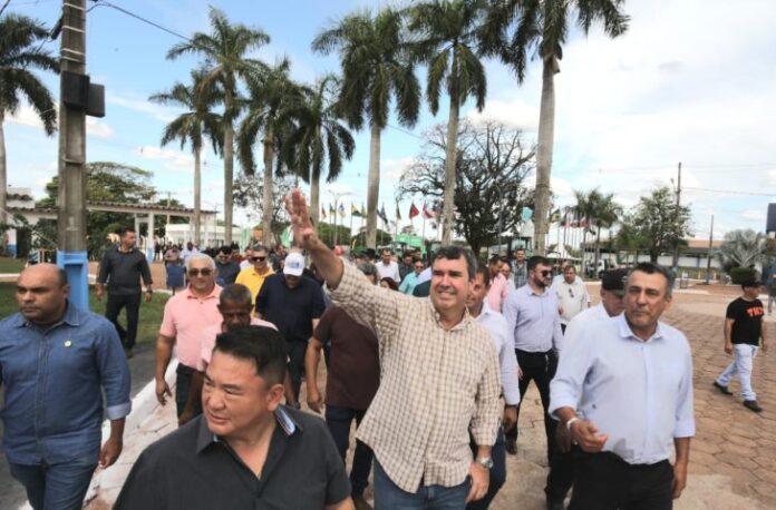 Em exposição agropecuária de Glória de Dourados, governador reforça compromisso com municipalismo