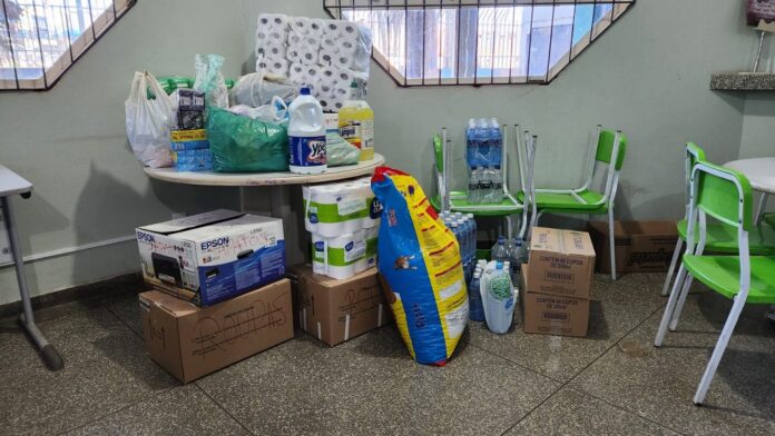 Estudantes se engajam em campanha e doações ao RS chegam todos os dias nas escolas