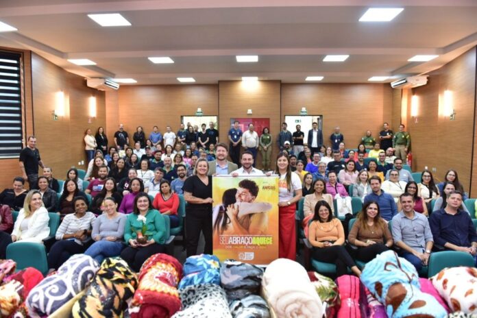 Mobilização de servidores do Detran-MS rende mais de 3,4 mil Mobilização de servidores do Detran-MS rende mais de 3,4 mil peças para a Campanha Seu Abraço Aquece