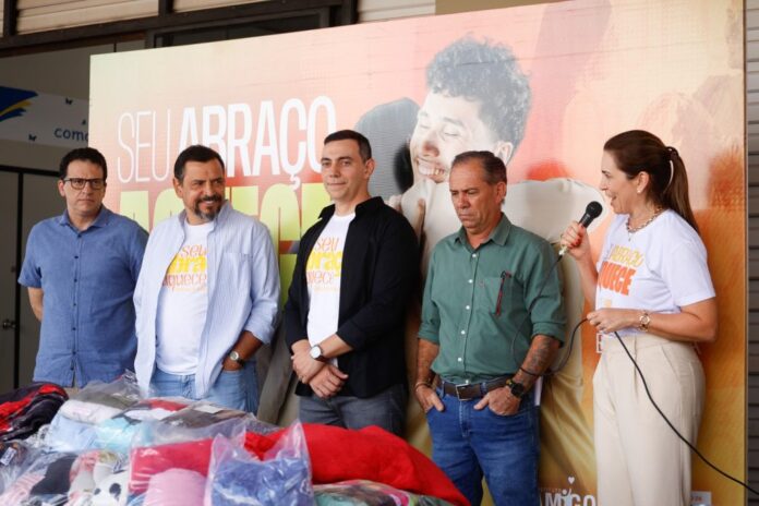 Na Setesc, primeira-dama de MS recebe doações da campanha do Na Setesc, primeira-dama de MS recebe doações da campanha do agasalho Seu Abraço Aquece