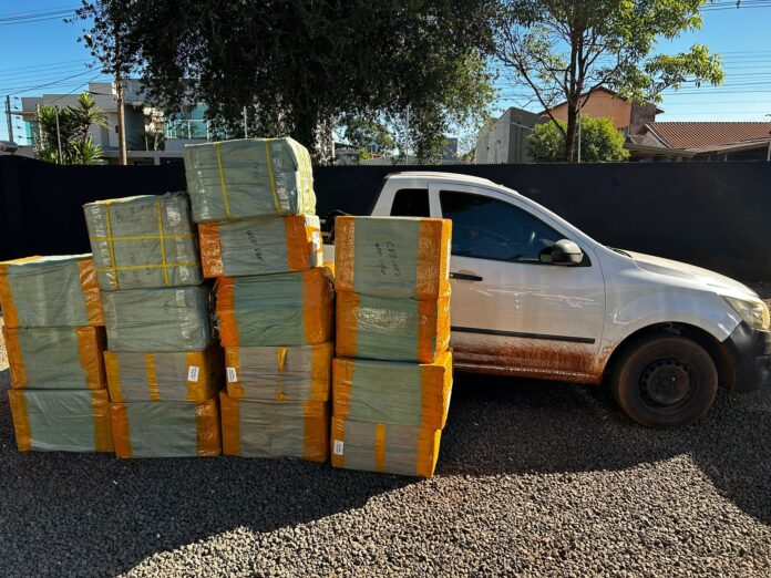 Polícia Civil apreende veículo com 16 fardos de produtos descaminhados Polícia Civil apreende veículo com 16 fardos de produtos descaminhados em Dourados