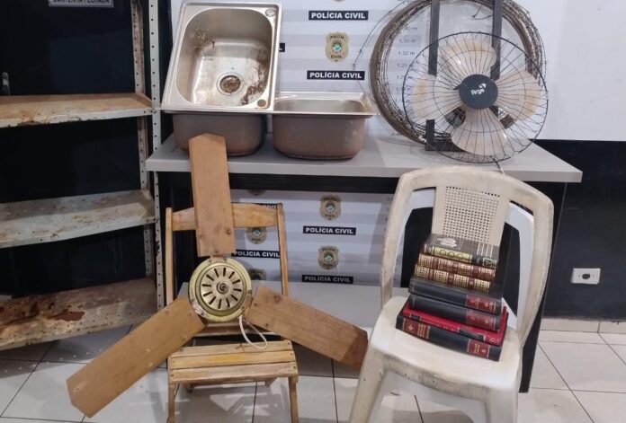 Polícia Civil recupera itens subtraídos em chácara na cidade de Polícia Civil recupera itens subtraídos em chácara na cidade de Amambaí
