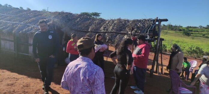 Polícia Civil resgata mulher paraguaia e bebê de 11 dias Polícia Civil resgata mulher paraguaia e bebê de 11 dias que estava em cárcere privado em aldeia na fronteira do Brasil com o Paraguai