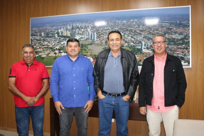 Presidente Carlão recebe Subsecretário de Políticas para Assuntos Comunitários para debater projetos para o desenvolvimento do setor