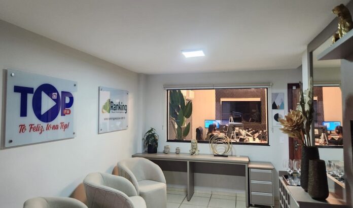 Rede de rádios Top FM vai entrevistar todos pré-candidatos a Rede de rádios Top FM vai entrevistar todos pré-candidatos a prefeitos da Capital e de vários Municípios de MS