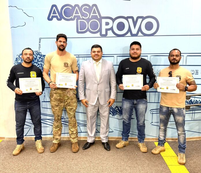 Câmara Municipal de Campo Grande homenageia Policiais Civis pela atuação Câmara Municipal de Campo Grande homenageia Policiais Civis pela atuação em investigação que acabou em confronto com criminosos em Rochedo