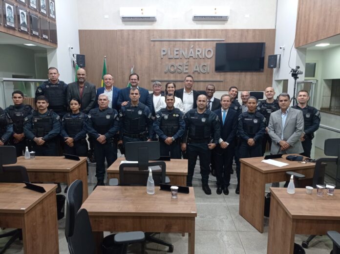 Comandante do 13° BPM, juntamente com sua tropa recebem “Moção Comandante do 13° BPM, juntamente com sua tropa recebem “Moção de Aplausos” da Câmara Municipal de Vereadores de Paranaíba/MS