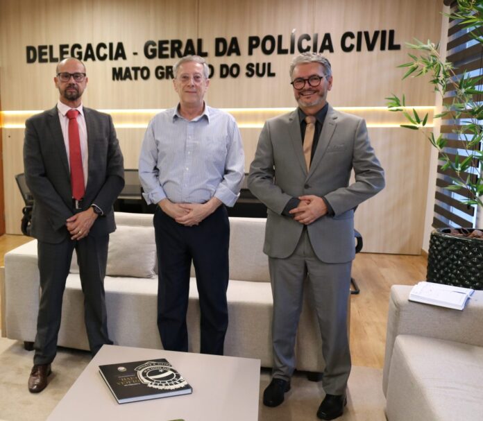 Delegado-Geral da Polícia Civil recebe a visita do Coordenador do Delegado-Geral da Polícia Civil recebe a visita do Coordenador do Centro de Prevenção Biopsicossocial da Sejusp