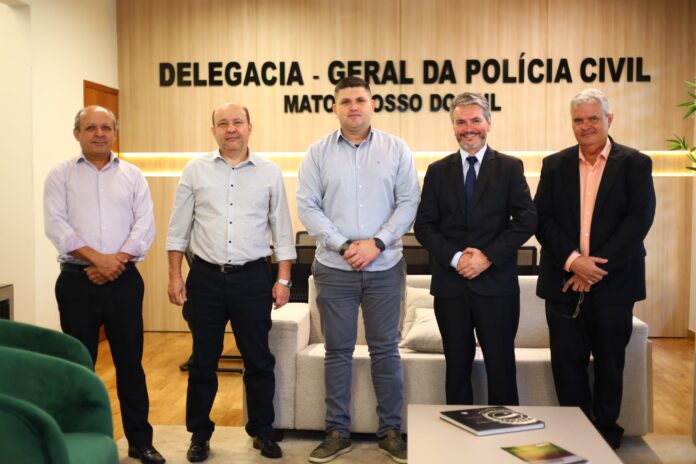 Delegado-Geral da Polícia Civil recebe visita do Secretário Municipal de Delegado-Geral da Polícia Civil recebe visita do Secretário Municipal de Segurança Pública, para tratar de ações conjuntas