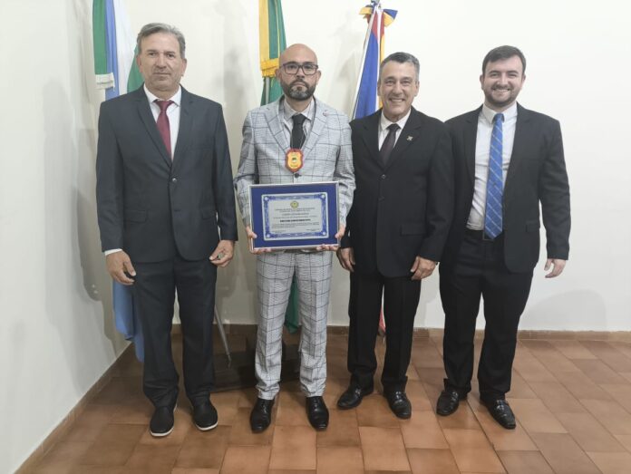 Delegado da Polícia Civil recebe título de cidadão Glóriadouradense