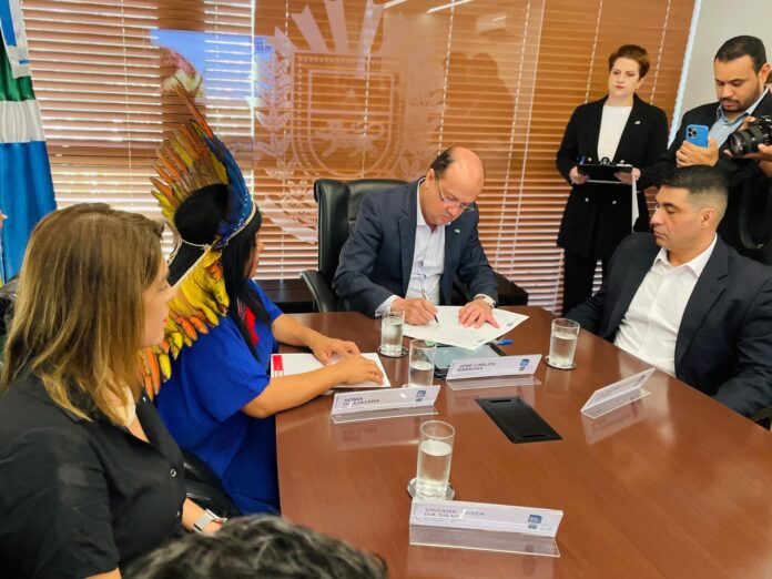 Governo do Estado e MPI assinam termo para garantia da Governo do Estado e MPI assinam termo para garantia da cidadania dos povos indígenas