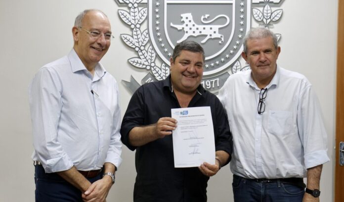 Governo impulsiona desenvolvimento de Bonito garantindo R$ 22,4 milhões para Governo impulsiona desenvolvimento de Bonito garantindo R$ 22,4 milhões para infraestrutura urbana