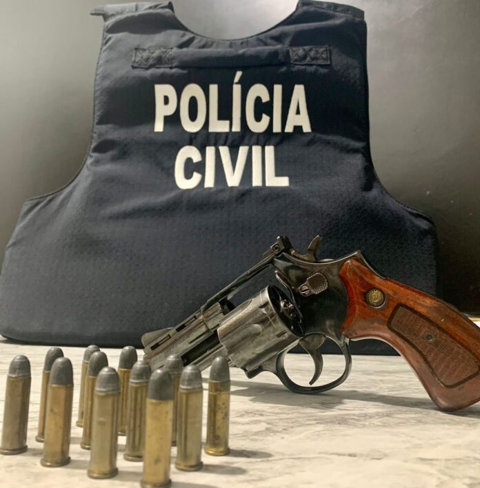 Polícia Civil prende autor de violência doméstica por posse ilegal de arma de fogo em Aquidauana