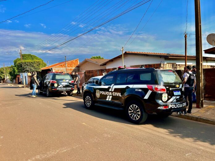 Polícia Civil prende casal por tráfico de drogas em Naviraí Polícia Civil prende casal por tráfico de drogas em Naviraí