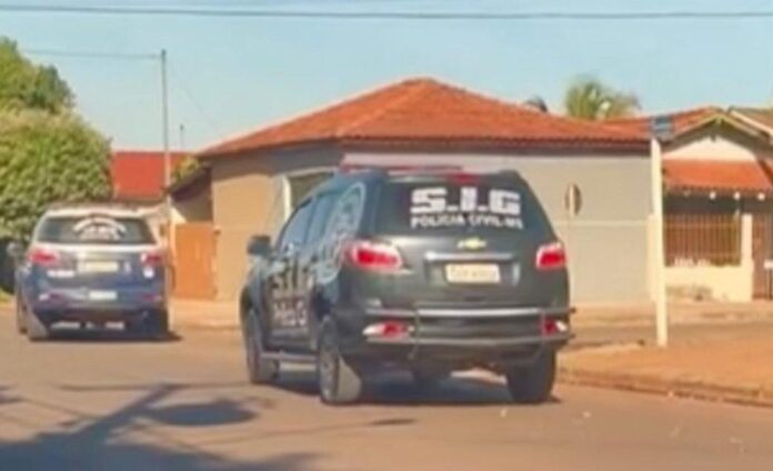 Polícias Civil e Militar prendem casal por tráfico de drogas Polícias Civil e Militar prendem casal por tráfico de drogas em Fátima do Sul