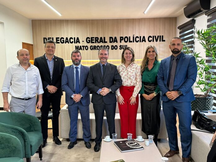 Delegado-Geral da Polícia Civil se reúne com membros do Comitê Delegado-Geral da Polícia Civil se reúne com membros do Comitê de Enfrentamento ao Tráfico de Pessoas, para tratar de seminário a ser realizado em Campo Grande
