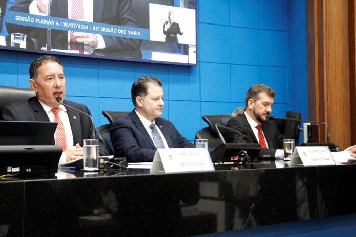 Deputado Gerson Claro apresenta indicação para canal de denuncia de Deputado Gerson Claro apresenta indicação para canal de denuncia de gado solto nas estradas