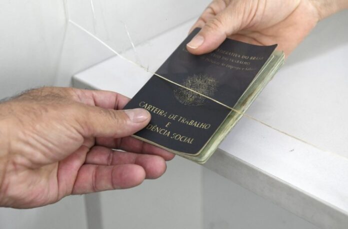 Motoristas e auxiliares de produção lideram lista com 4.520 vagas Motoristas e auxiliares de produção lideram lista com 4.520 vagas oferecidas pela Funtrab