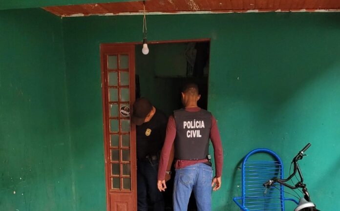 Polícia Civil fecha dois pontos de tráfico de drogas, cumpre mandado de prisão por roubo e prende 09 pessoas em Maracaju