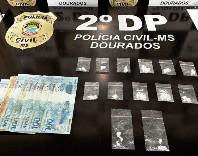 Polícia Civil prende em flagrante homem que realizava “delivery” de Polícia Civil prende em flagrante homem que realizava “delivery” de drogas em Dourados