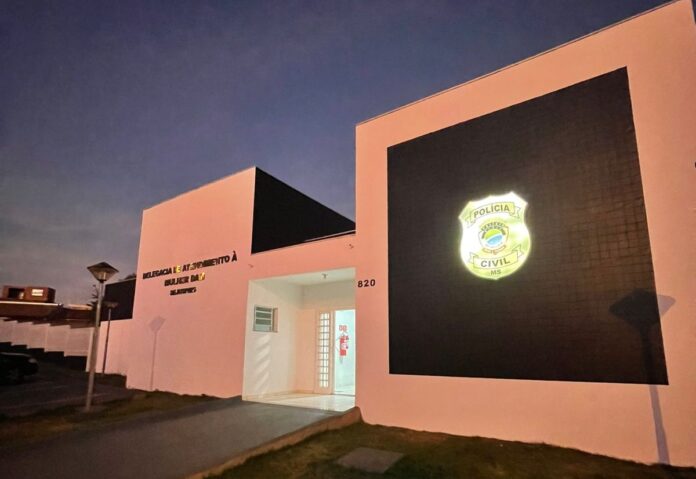 Polícia Civil prende homem que se masturbava para alunas adolescentes Polícia Civil prende homem que se masturbava para alunas adolescentes próximo de uma escola em Dourados