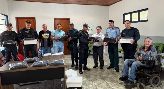 Polícia Militar recebe novo fardamento para Grupamento de Trânsito de Polícia Militar recebe novo fardamento para Grupamento de Trânsito de Coxim