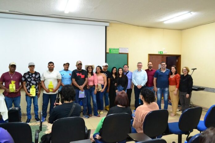 Sarau Literário estimula leitura como meio ressocialização em Naviraí Sarau Literário estimula leitura como meio ressocialização em Naviraí