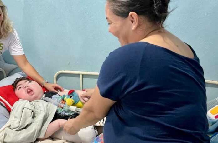 ‘Cuidar de Quem Cuida’ ajuda centenas de famílias em MS ‘Cuidar de Quem Cuida’ ajuda centenas de famílias em MS e ainda tem 1,1 mil vagas abertas