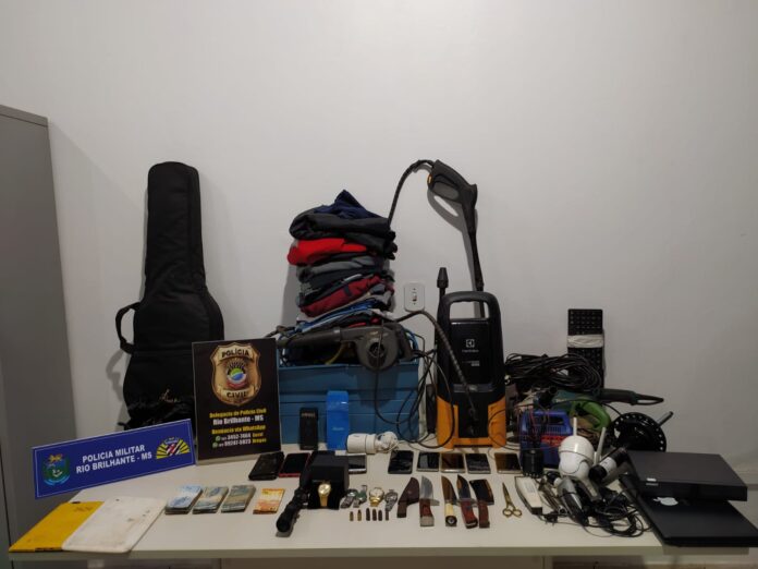 Ação conjunta das Polícias Civil e Militar resulta na prisão de três pessoas por furto qualificado, receptação e porte ilegal de arma de fogo em Rio Brilhante