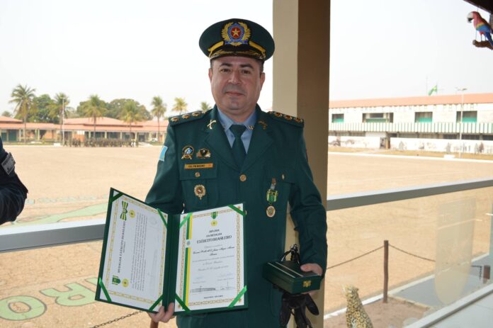Comandante do CPA-6, recebe medalha do exército em Coxim Comandante do CPA-6, recebe medalha do exército em Coxim