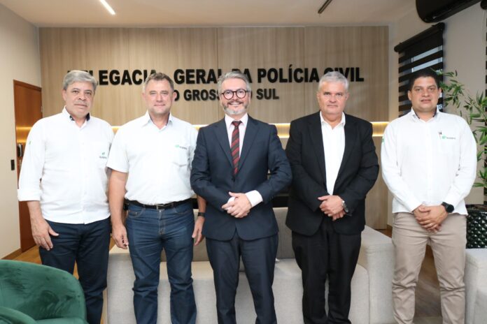 Delegado-Geral da Polícia Civil e Diretor do DPI se reúnem Delegado-Geral da Polícia Civil e Diretor do DPI se reúnem com representantes da Suzano