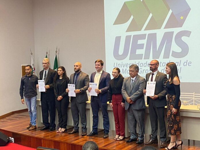 Delegados de Polícia Civil participam de palestras na 1ª Semana Delegados de Polícia Civil participam de palestras na 1ª Semana Jurídica da UEMS em Bataguassu