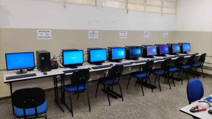 Emenda de Gerson garante troca de computadores e novos ar-condicionado Emenda de Gerson garante troca de computadores e novos ar-condicionado para escola estadual
