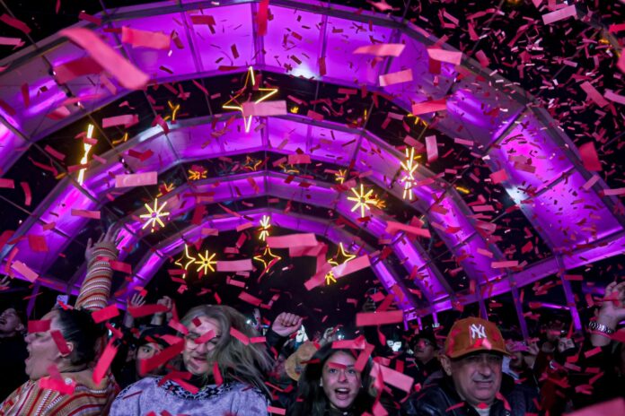 No encerramento, Festival de Inverno de Bonito emocionou gerações com No encerramento, Festival de Inverno de Bonito emocionou gerações com show de Teodoro e Sampaio