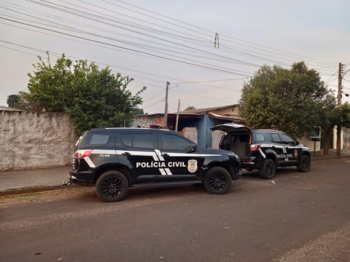 Polícia Civil prende em flagrante delito quatro indivíduos por tráfico Polícia Civil prende em flagrante delito quatro indivíduos por tráfico de drogas e porte de arma de fogo de uso restrito em Nova Andradina