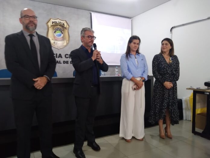 Polícia Civil realiza curso sobre atendimentos aos povos Indígenas na Polícia Civil realiza curso sobre atendimentos aos povos Indígenas na Regional de Dourados