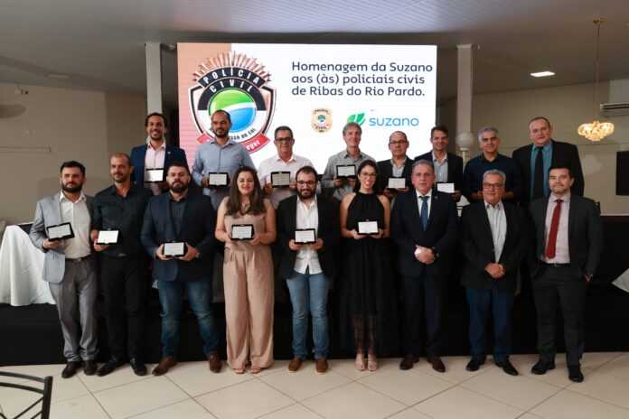 Polícia Civil recebe homenagem de indústria de eucaliptos em Ribas do Rio Pardo