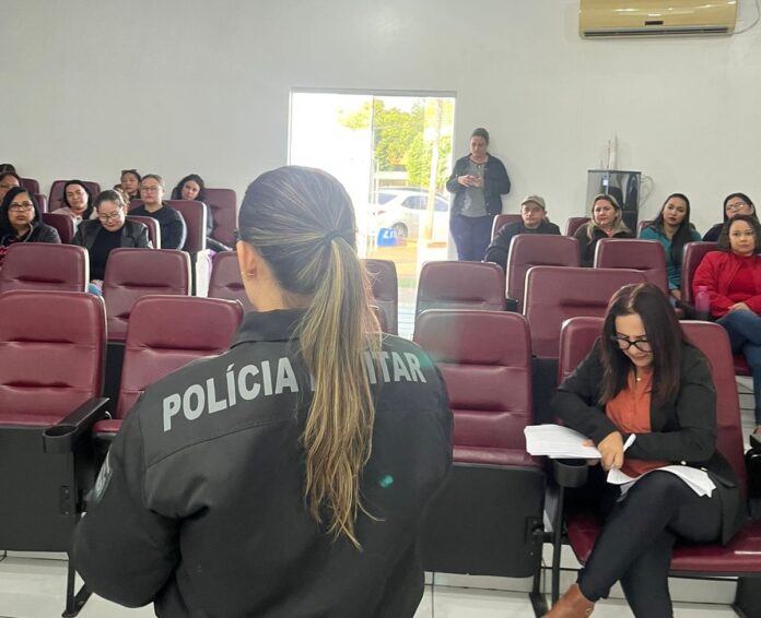 Polícia Militar através do Promuse realiza palestra sobre violência doméstica Polícia Militar através do Promuse realiza palestra sobre violência doméstica para agentes de saúde em Coxim