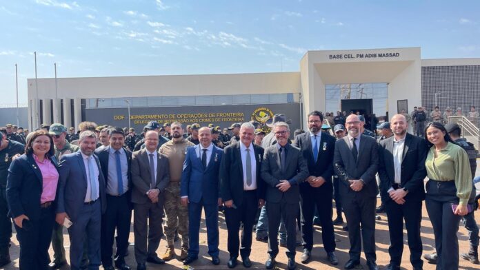 Policiais Civis são homenageados pelo DOF devido aos relevantes serviços prestados na região de fronteira