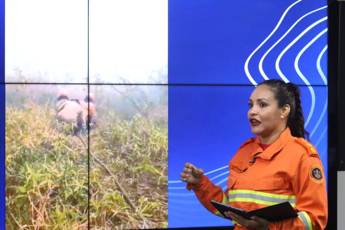 Bombeiros atuam no controle de incêndios florestais em MS e Bombeiros atuam no controle de incêndios florestais em MS e ribeirinhos serão atendidos em ação humanitária