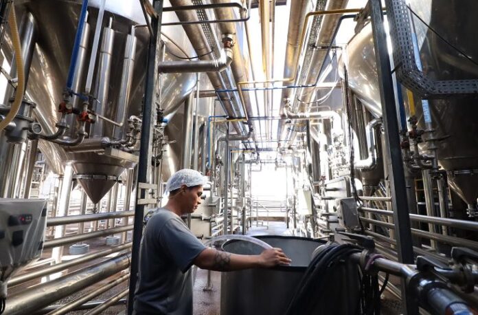 Com 4.933 vagas de trabalho, MS está entre os estados Com 4.933 vagas de trabalho, MS está entre os estados com a menor taxa de desemprego